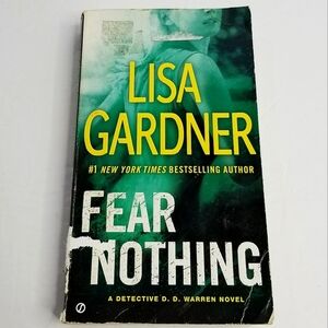 Fear Nothing (D.D. Warren) by Lisa Gardner- Paperback- 460 Pages- 2014- Fiction